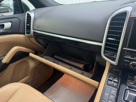 Porsche Cayenne 3.0 Cayenne V6 D Tiptronic S 4WD 5dr 95