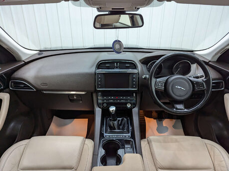 Jaguar F-Pace 2.0 F-PACE Prestige AWD D 4WD 5dr 2