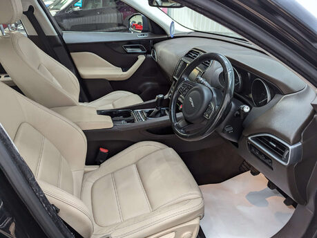 Jaguar F-Pace 2.0 F-PACE Prestige AWD D 4WD 5dr 47