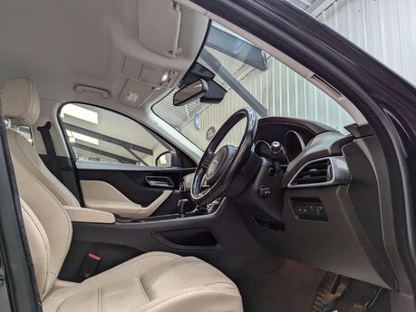 Jaguar F-Pace 2.0 F-PACE Prestige AWD D 4WD 5dr 49