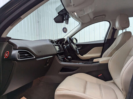 Jaguar F-Pace 2.0 F-PACE Prestige AWD D 4WD 5dr 54