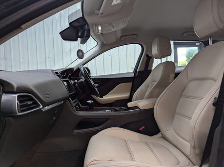 Jaguar F-Pace 2.0 F-PACE Prestige AWD D 4WD 5dr 57