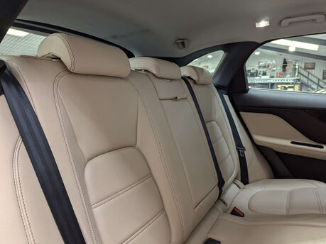 Jaguar F-Pace 2.0 F-PACE Prestige AWD D 4WD 5dr 61