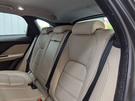 Jaguar F-Pace 2.0 F-PACE Prestige AWD D 4WD 5dr 67