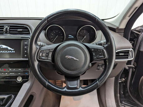 Jaguar F-Pace 2.0 F-PACE Prestige AWD D 4WD 5dr 74