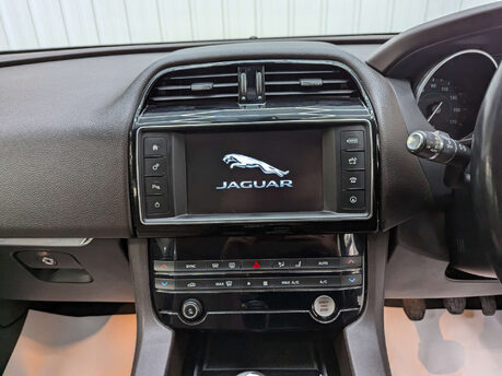 Jaguar F-Pace 2.0 F-PACE Prestige AWD D 4WD 5dr 82