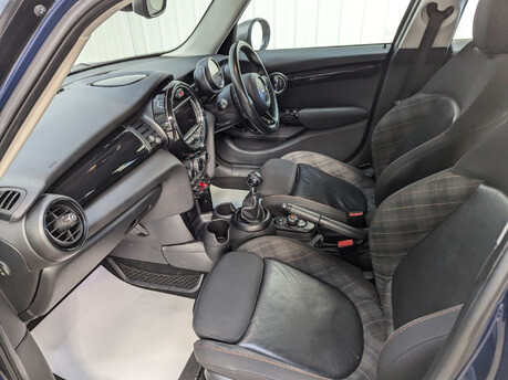 Mini Hatch 1.5 Cooper Seven 5dr 59