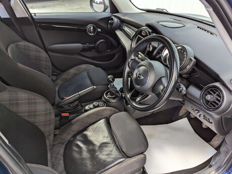 Mini Hatch 1.5 Cooper Seven 5dr 53