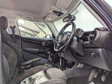 Mini Hatch 1.5 Cooper Seven 5dr 55