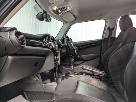 Mini Hatch 1.5 Cooper Seven 5dr 61