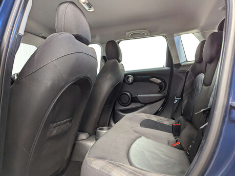 Mini Hatch 1.5 Cooper Seven 5dr 73