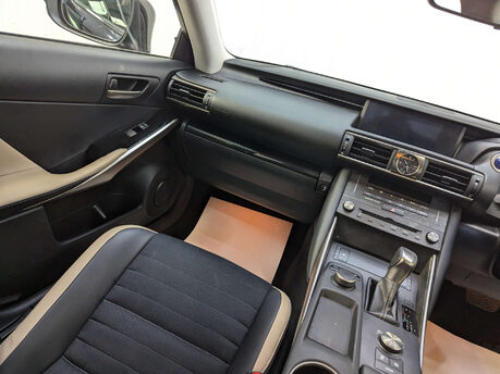 Lexus Is 2.5 IS 300h CVT 4dr 49