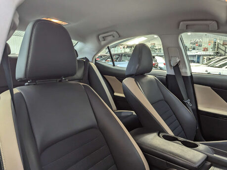 Lexus Is 2.5 IS 300h CVT 4dr 55