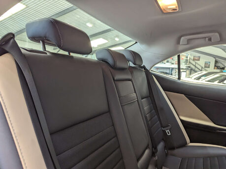 Lexus Is 2.5 IS 300h CVT 4dr 68