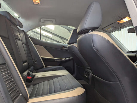 Lexus Is 2.5 IS 300h CVT 4dr 69