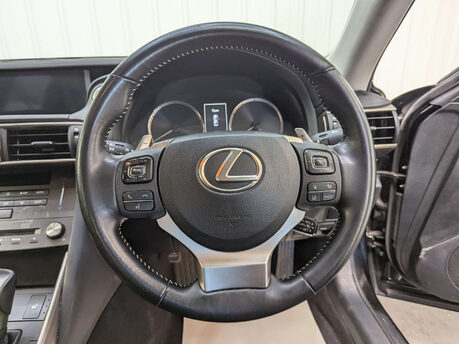 Lexus Is 2.5 IS 300h CVT 4dr 82