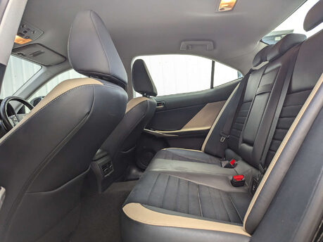 Lexus Is 2.5 IS 300h CVT 4dr 76