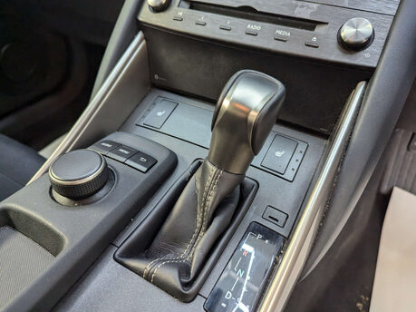 Lexus Is 2.5 IS 300h CVT 4dr 88