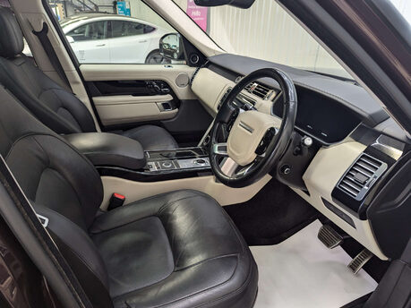 Land Rover Range Rover 4.4 Range Rover Vogue SDV8 Auto 4WD 5dr 47