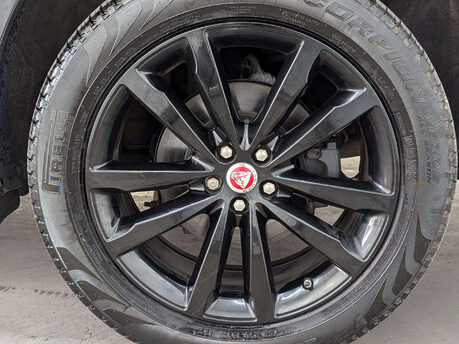 Jaguar F-Pace 2.0 F-PACE R-Dynamic SE D MHEV AWD Auto 4WD 5dr 31