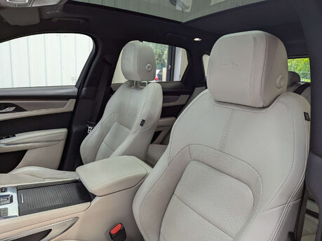 Jaguar F-Pace 2.0 F-PACE R-Dynamic SE D MHEV AWD Auto 4WD 5dr 57