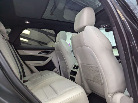 Jaguar F-Pace 2.0 F-PACE R-Dynamic SE D MHEV AWD Auto 4WD 5dr 61