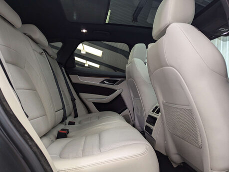 Jaguar F-Pace 2.0 F-PACE R-Dynamic SE D MHEV AWD Auto 4WD 5dr 64