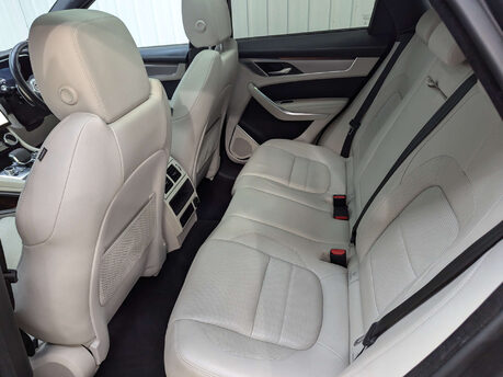 Jaguar F-Pace 2.0 F-PACE R-Dynamic SE D MHEV AWD Auto 4WD 5dr 66