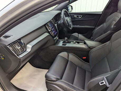 Volvo V60 2.0 V60 R-Design B3 MHEV Auto 5dr 57