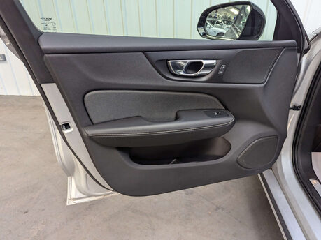 Volvo V60 2.0 V60 R-Design B3 MHEV Auto 5dr 61