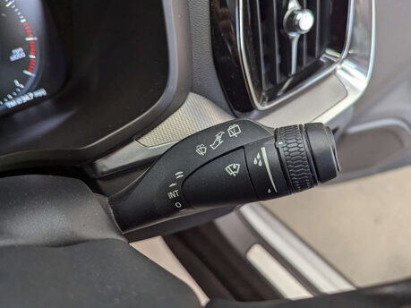 Volvo V60 2.0 V60 R-Design B3 MHEV Auto 5dr 81