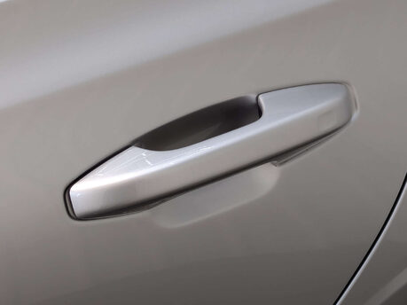 Volvo V60 2.0 V60 R-Design B3 MHEV Auto 5dr 31