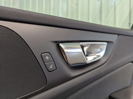 Volvo V60 2.0 V60 R-Design B3 MHEV Auto 5dr 83