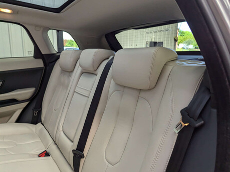 Land Rover Range Rover Evoque 2.2 Range Rover Evoque Dynamic Luxury SD4 Auto 4WD 5dr 67