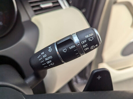 Land Rover Range Rover Evoque 2.2 Range Rover Evoque Dynamic Luxury SD4 Auto 4WD 5dr 76