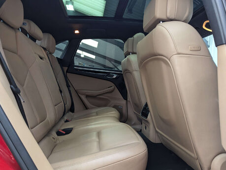 Porsche Macan 2.0 Macan Semi-Auto 4WD 5dr 63