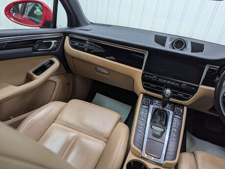 Porsche Macan 2.0 Macan Semi-Auto 4WD 5dr 46
