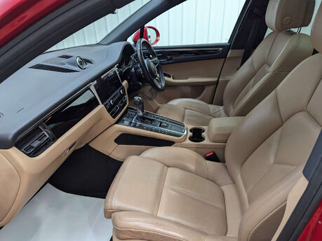 Porsche Macan 2.0 Macan Semi-Auto 4WD 5dr 54