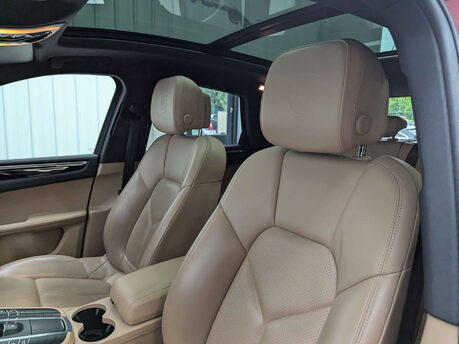 Porsche Macan 2.0 Macan Semi-Auto 4WD 5dr 57