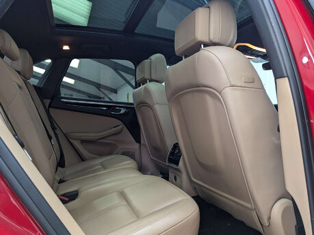Porsche Macan 2.0 Macan Semi-Auto 4WD 5dr 61