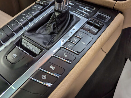 Porsche Macan 2.0 Macan Semi-Auto 4WD 5dr 79