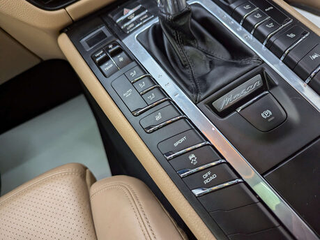 Porsche Macan 2.0 Macan Semi-Auto 4WD 5dr 81