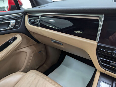 Porsche Macan 2.0 Macan Semi-Auto 4WD 5dr 82