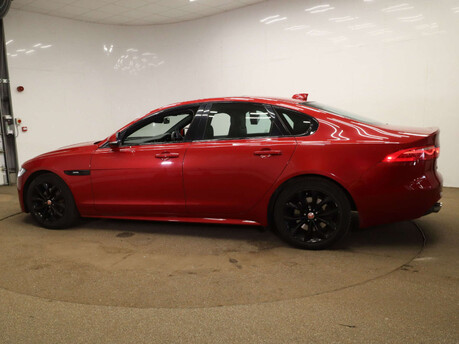 Jaguar XF 2.0 XF R-Sport D Auto 4dr 17