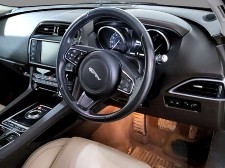 Jaguar F-Pace 2.0 F-PACE Prestige AWD D Auto 4WD 5dr 4