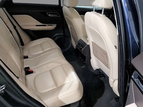 Jaguar F-Pace 2.0 F-PACE Prestige AWD D Auto 4WD 5dr 16