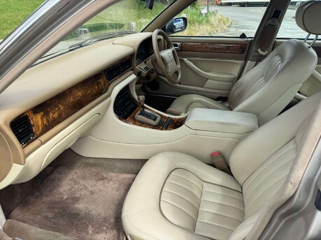 Jaguar Sovereign AUTO 11