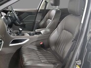 Jaguar F-Pace 2.0 F-PACE Portfolio AWD D 4WD 5dr 9