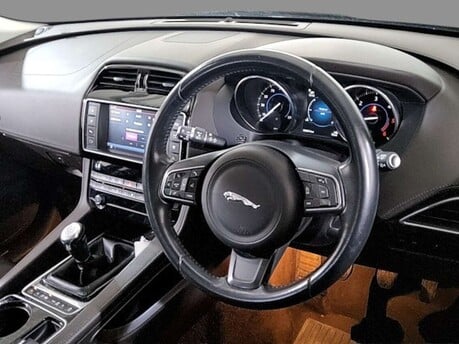 Jaguar F-Pace 2.0 F-PACE Portfolio AWD D 4WD 5dr 5