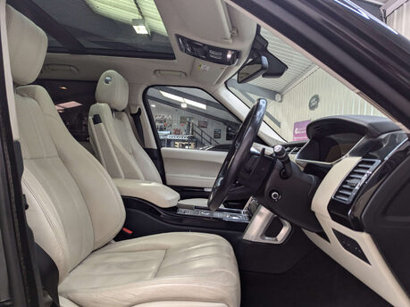 Land Rover Range Rover 4.4 Range Rover Vogue SDV8 Auto 4WD 5dr 49